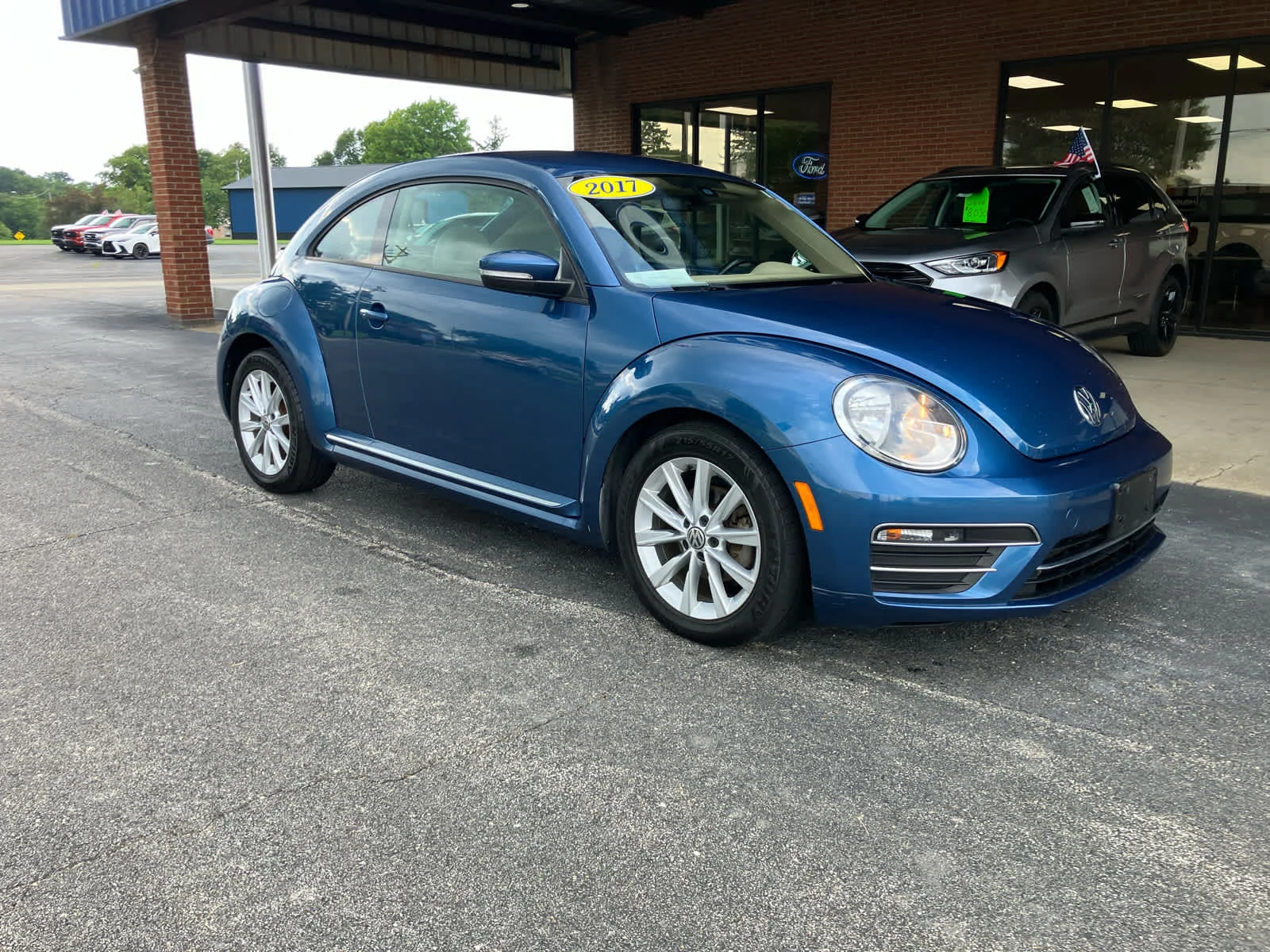 Used 2017 Volkswagen Beetle SE with VIN 3VWJ17AT9HM618216 for sale in Eureka, IL