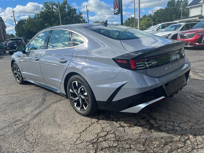 Used 2024 Blue Hyundai SEL image 7