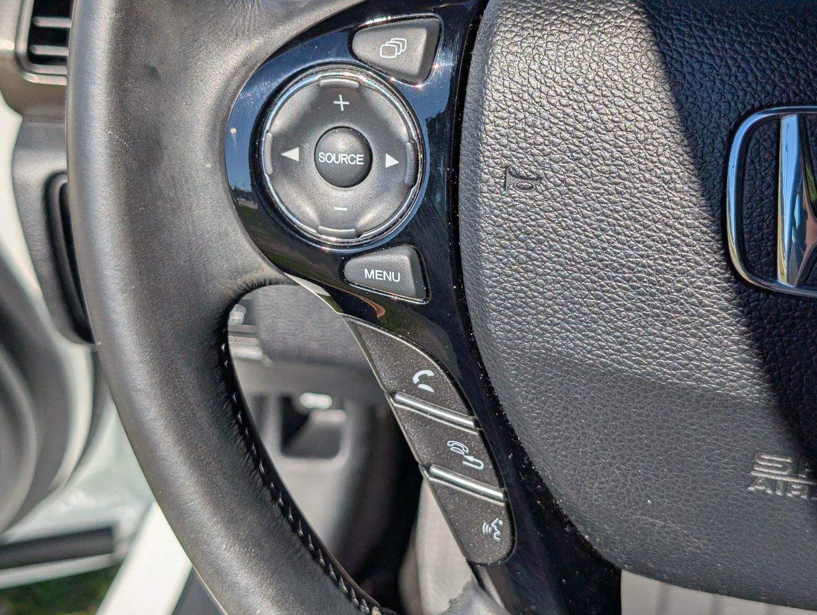 Used 2017  Honda Touring image 31