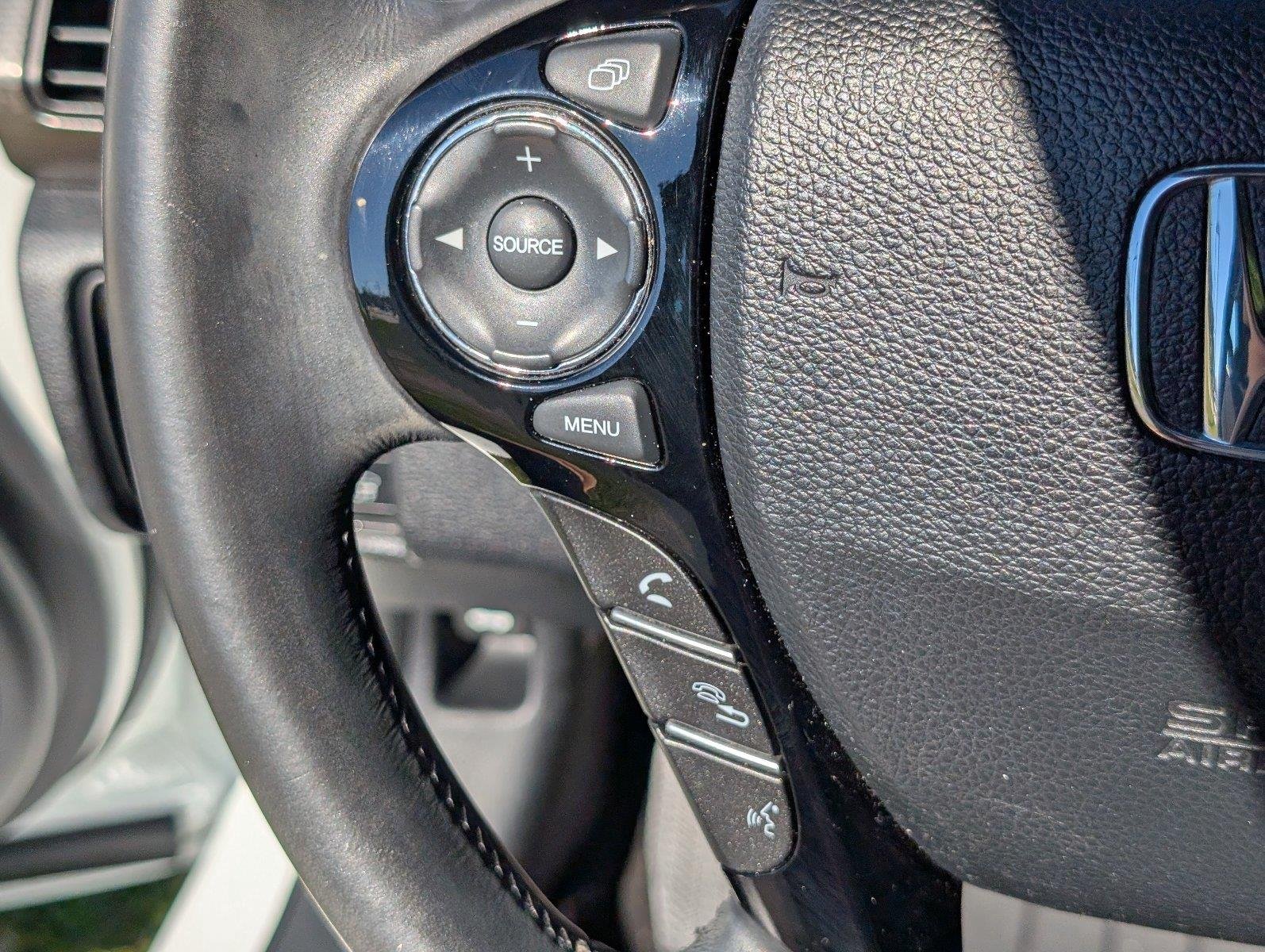 Used 2017  Honda Touring image 31