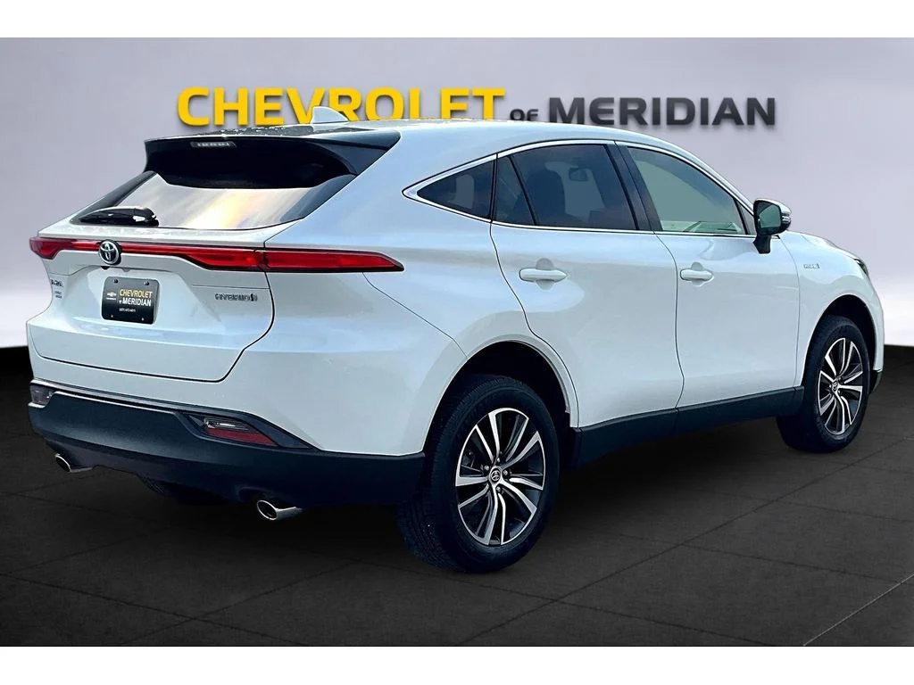 Used 2021  Toyota LE image 10