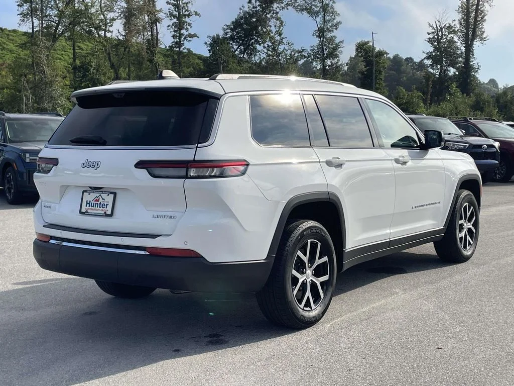 Used 2024 Bright White Clearcoat Jeep Limited image 28