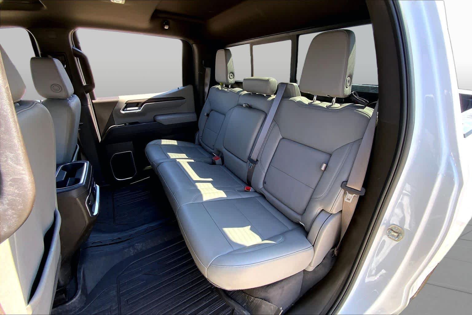 Used 2025 Summit White GMC SLT image 20