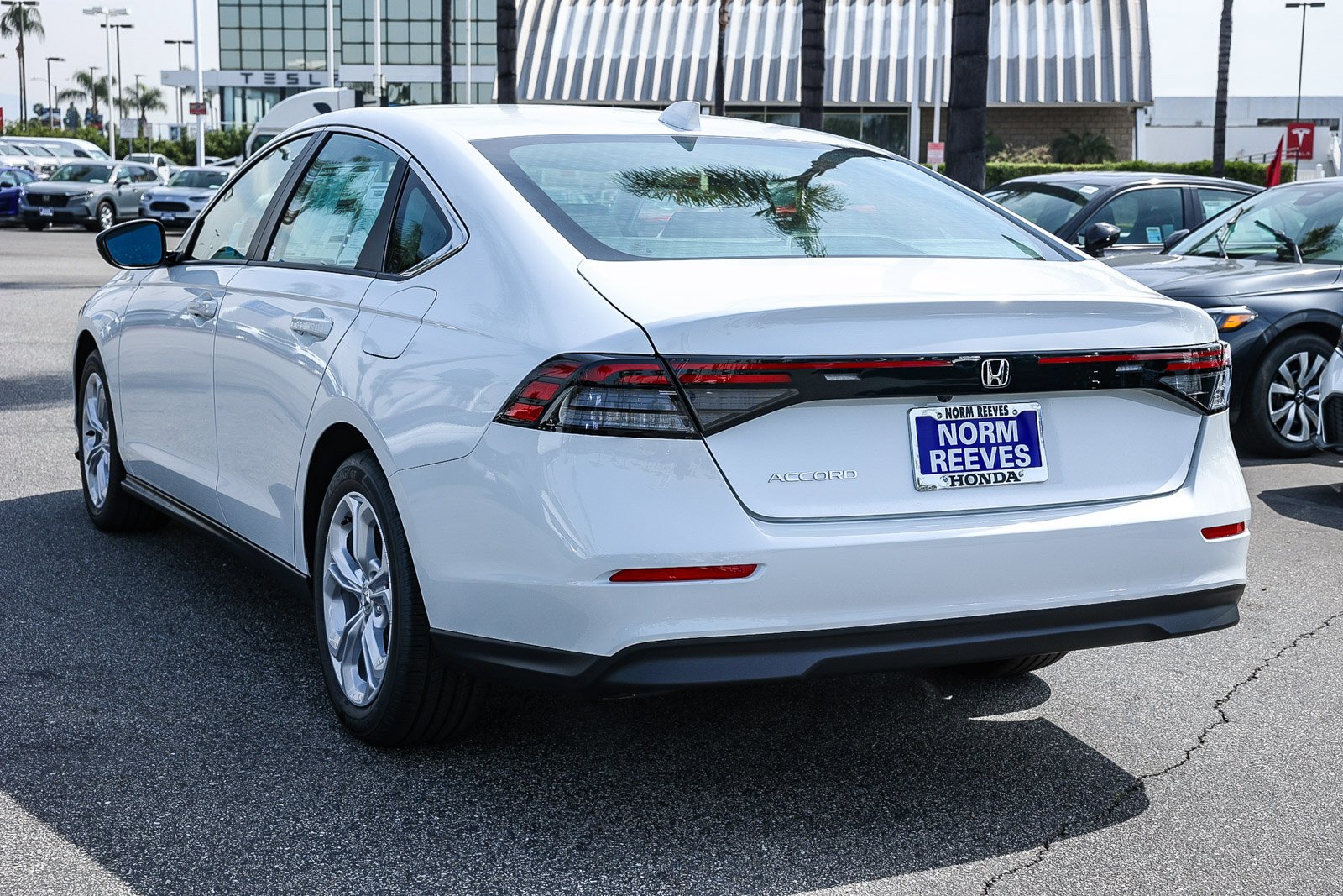 New 2026 Platinum White Pearl Honda LX CVT image 4