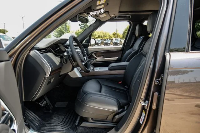 2026 Land Rover Range Rover SE - Photo 4
