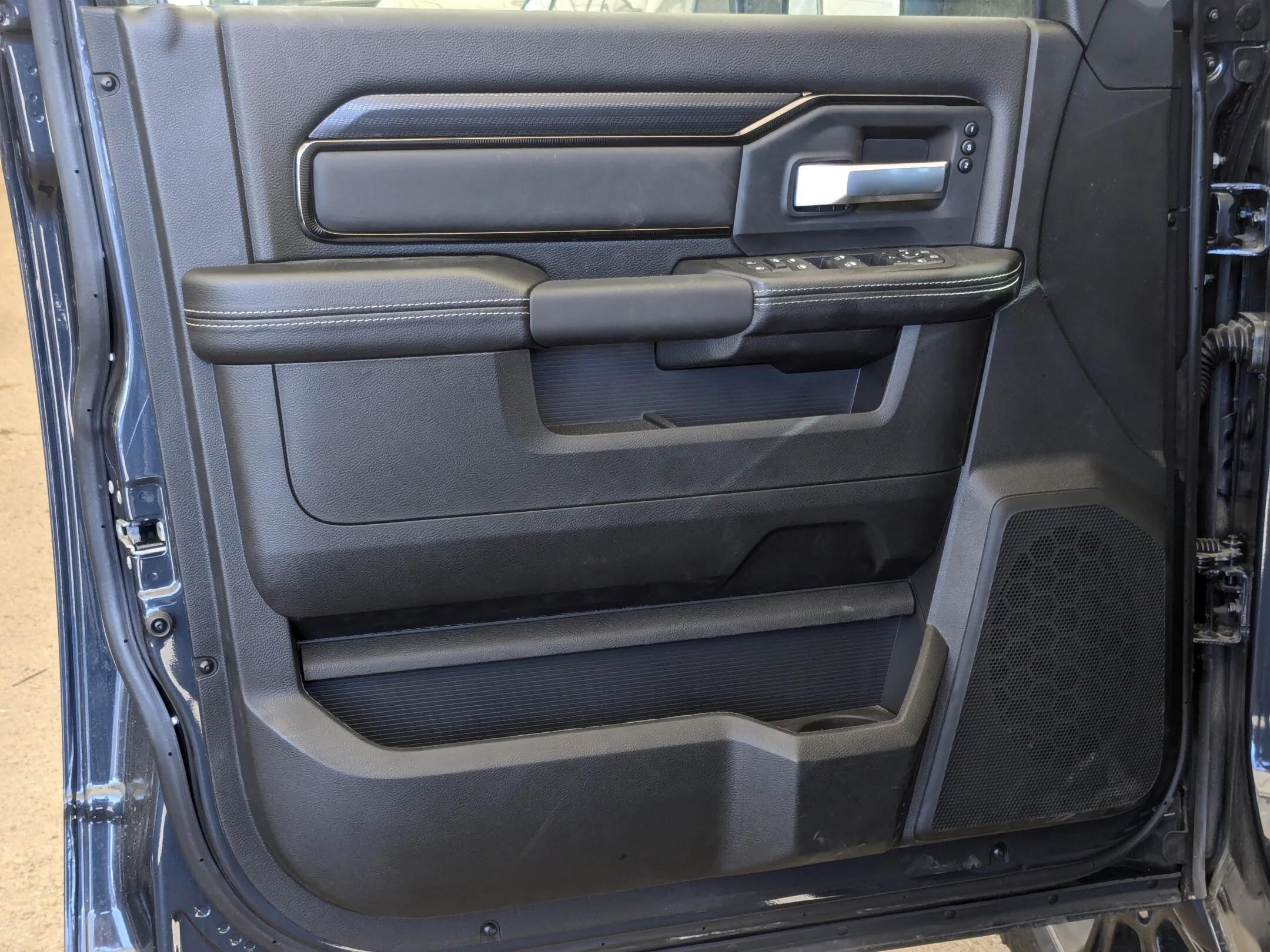 New 2026 Blue RAM Rebel - - Level 1 Grp - 5th Wheel/Gooseneck Prep - Ventilated Leather Seats - Alpine Audio & More! image 12