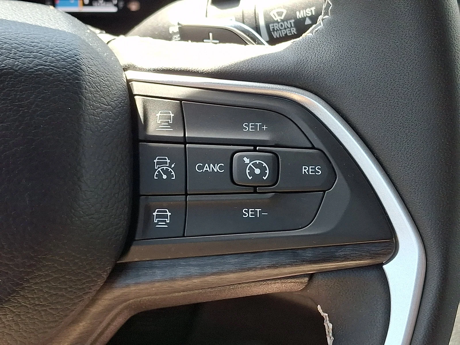 Used 2024 Baltic Gray Metallic Clearcoat Jeep Limited image 23