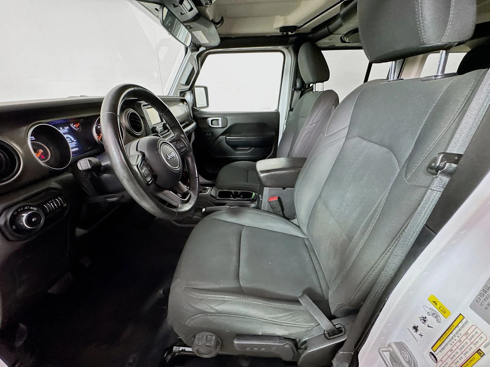 Used 2019 White Jeep Unlimited Sport S image 17