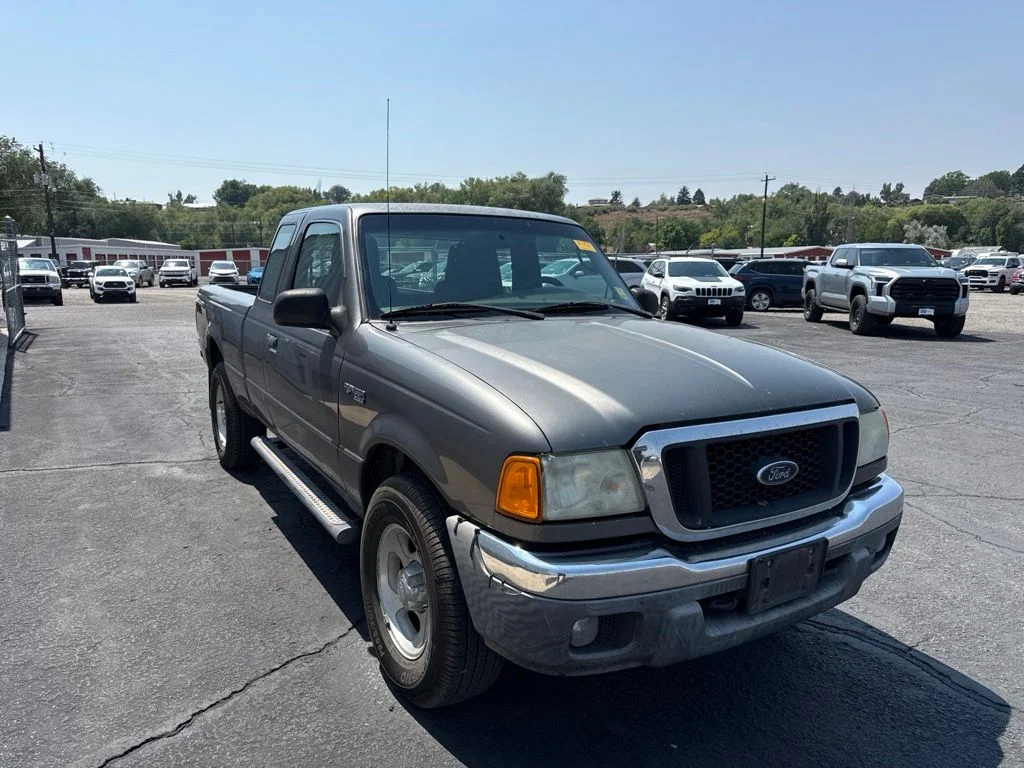 Used 2005 Dark Shadow Gray Clearcoat Metallic Ford XLT image 1