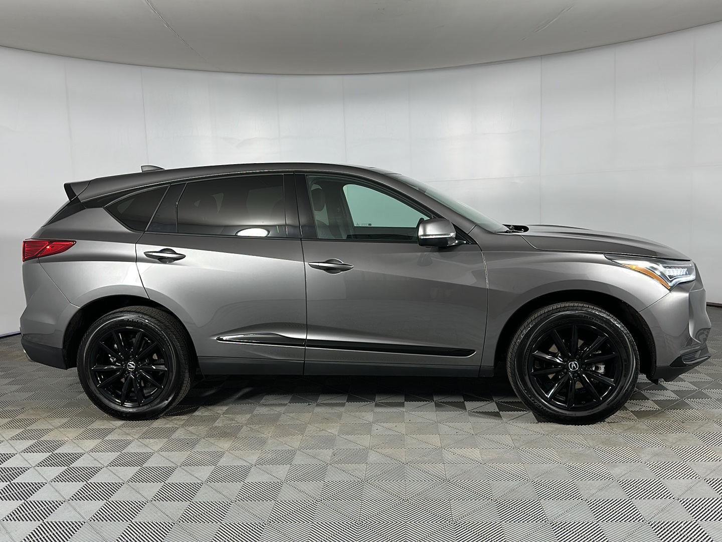 Used 2025 Liquid Carbon Metallic Acura SH-AWD image 25