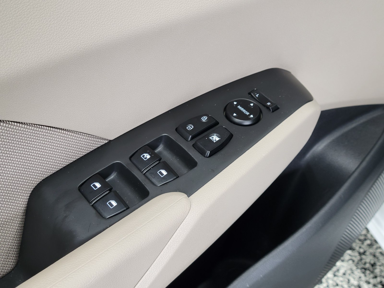 Used 2022 White Hyundai Limited image 7