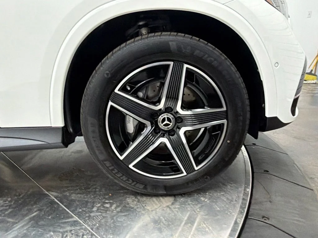New 2026 White Mercedes-Benz GLC 300 image 9