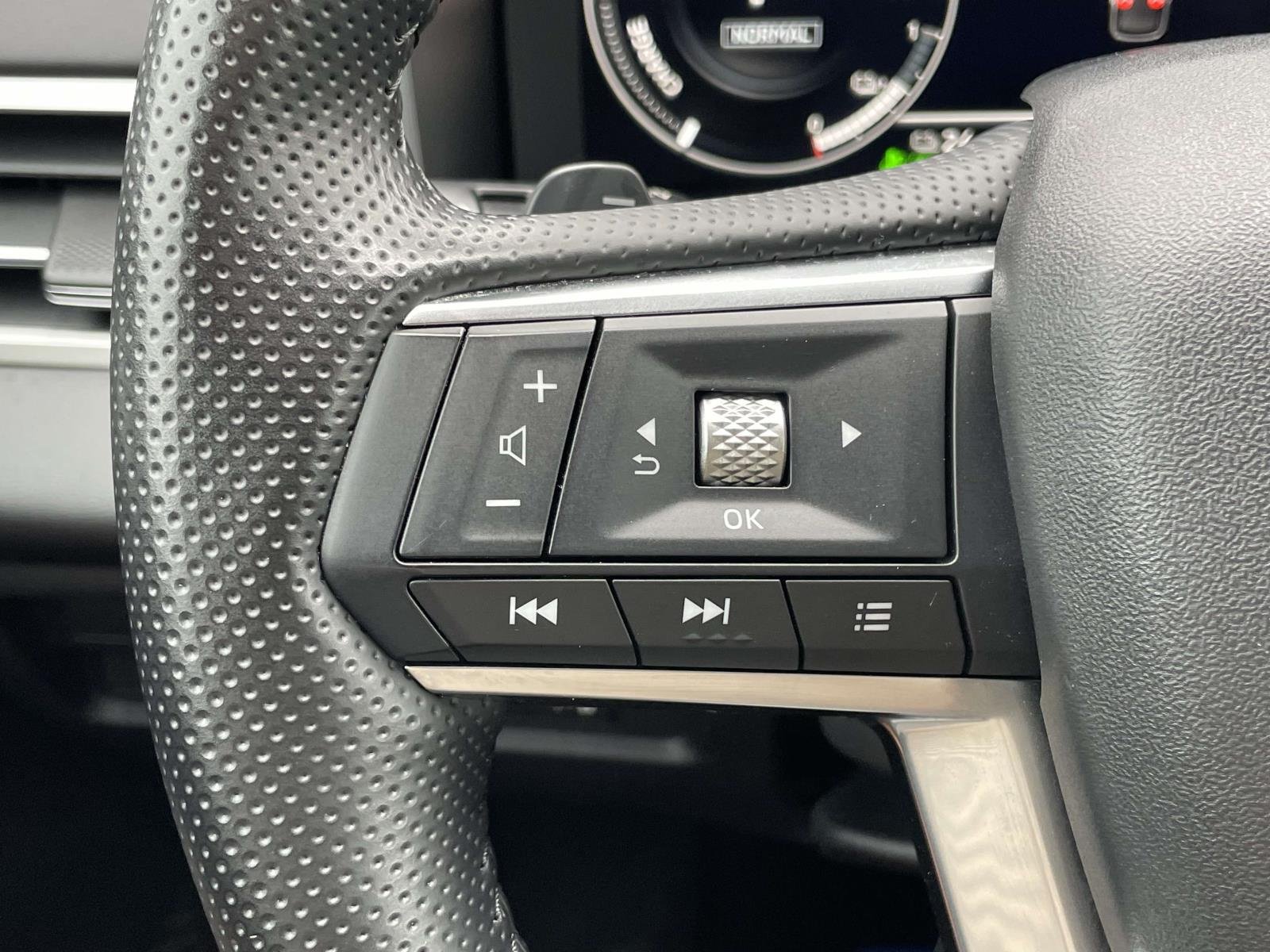 2025 Mitsubishi Outlander Plug-in Hybrid SE - Photo 10