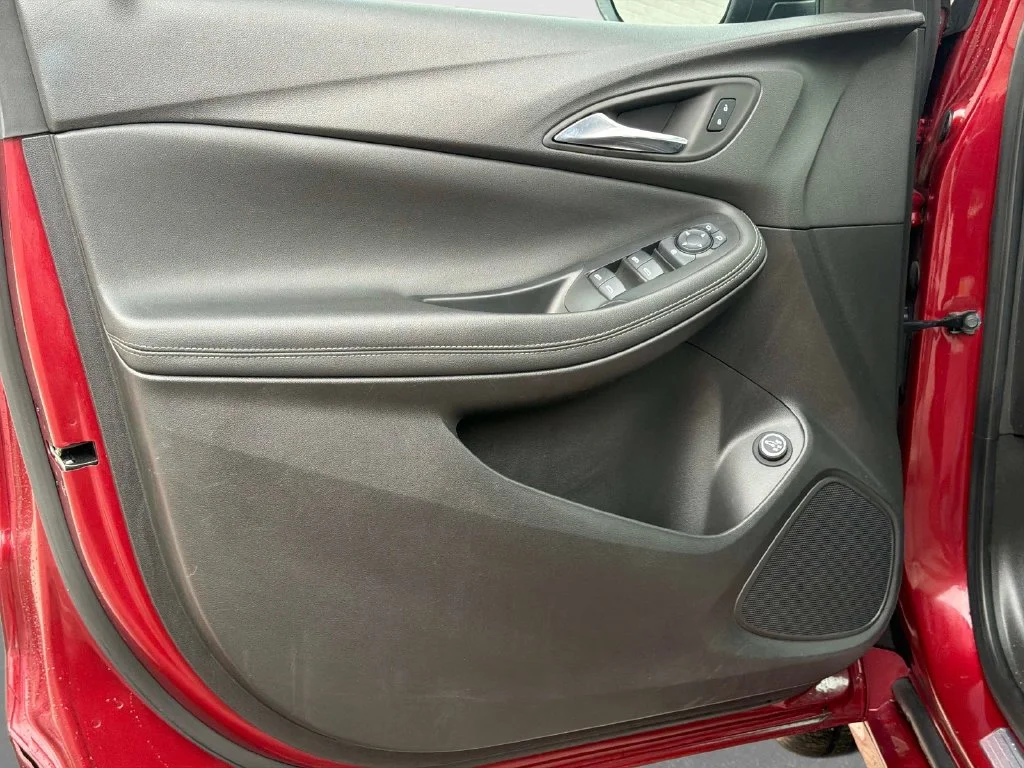 Used 2023 Red Buick Select image 17