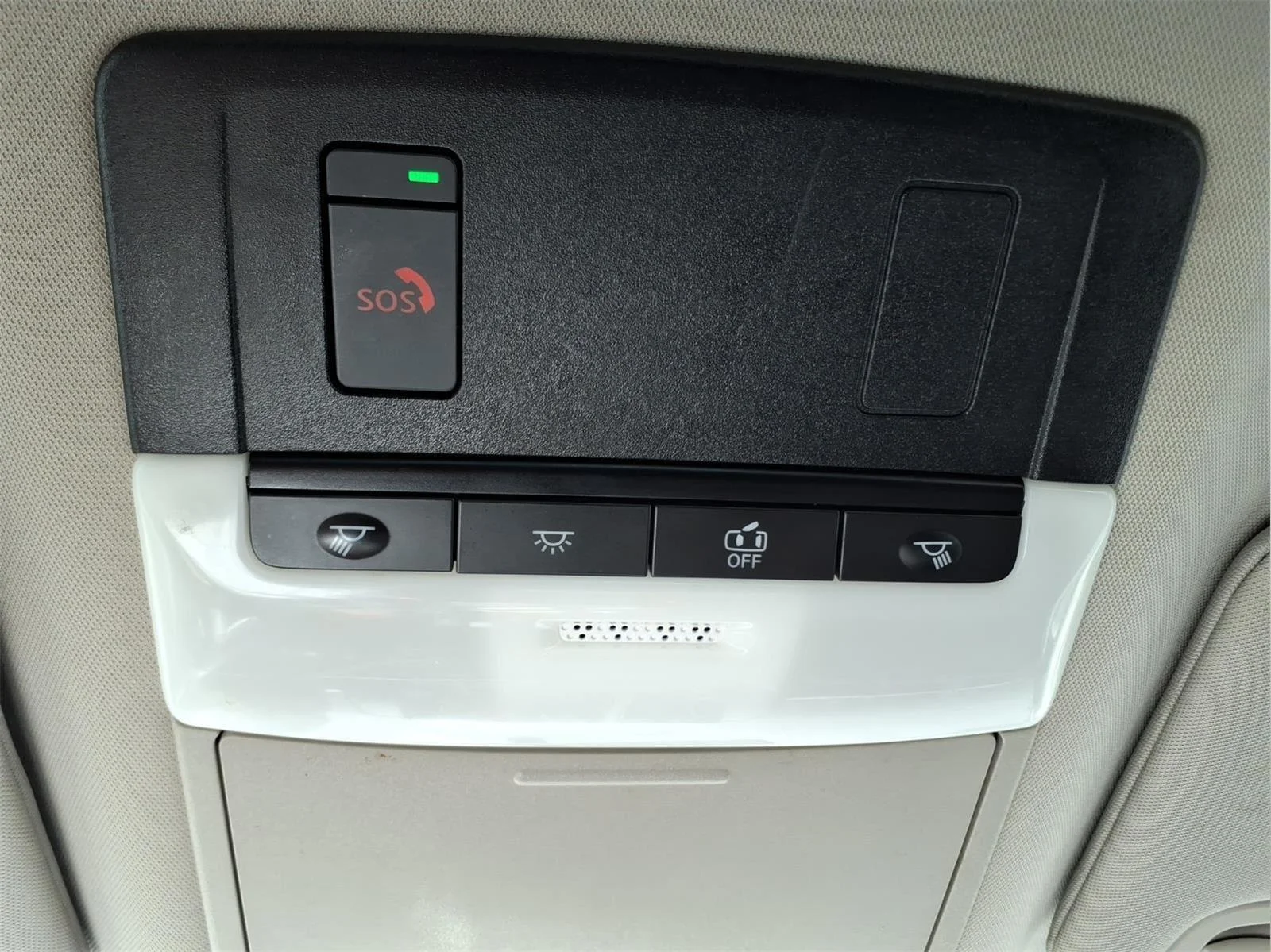 Used 2025 Glacier White Nissan SV image 26