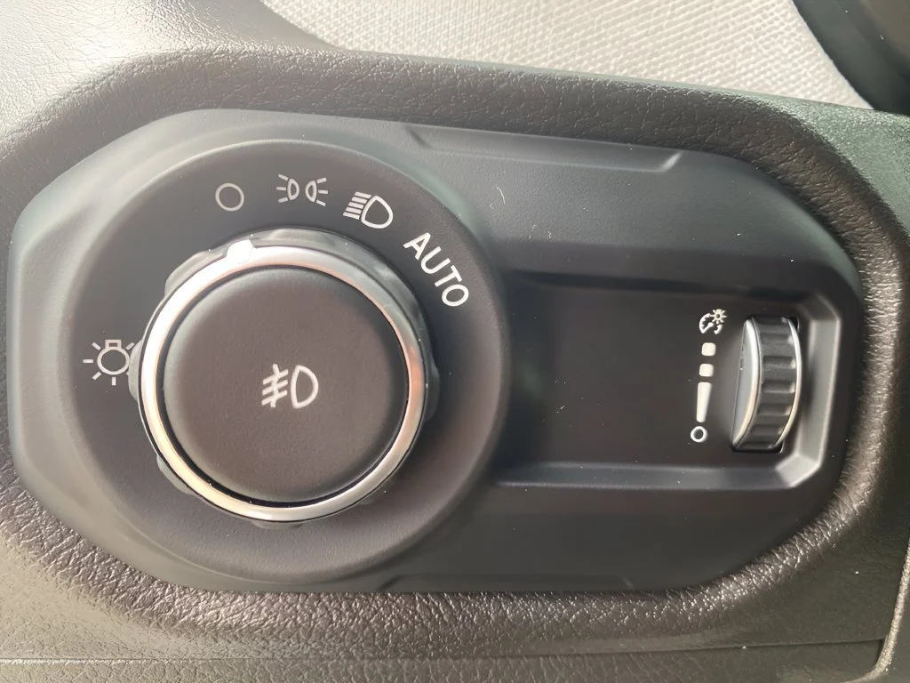 Used 2024 White Jeep Sport S image 16