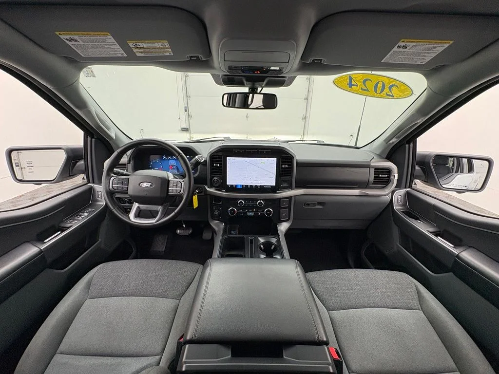 Used 2024 Oxford White Ford XLT image 3