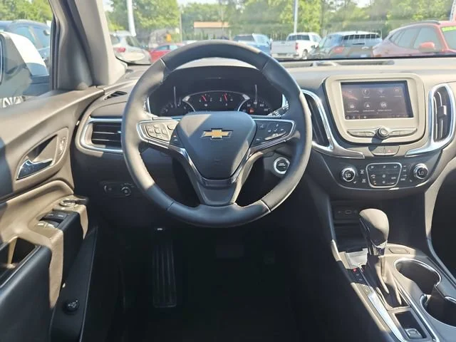 Used 2024 Summit White Chevrolet LT image 13