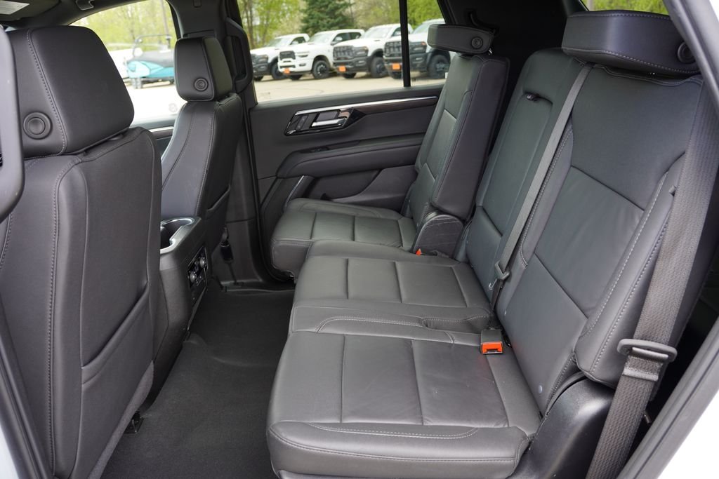 Used 2025 Summit White Chevrolet LT image 18