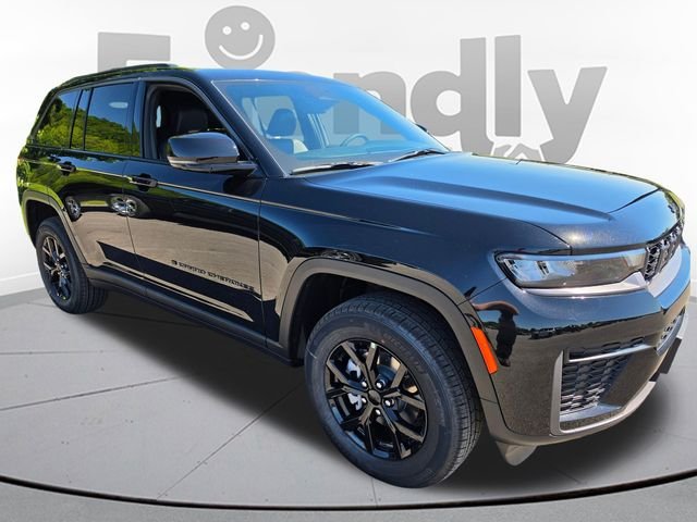 New 2026 Diamond Black Crystal Pearl-Coat Exterior Paint Jeep Altitude image 3