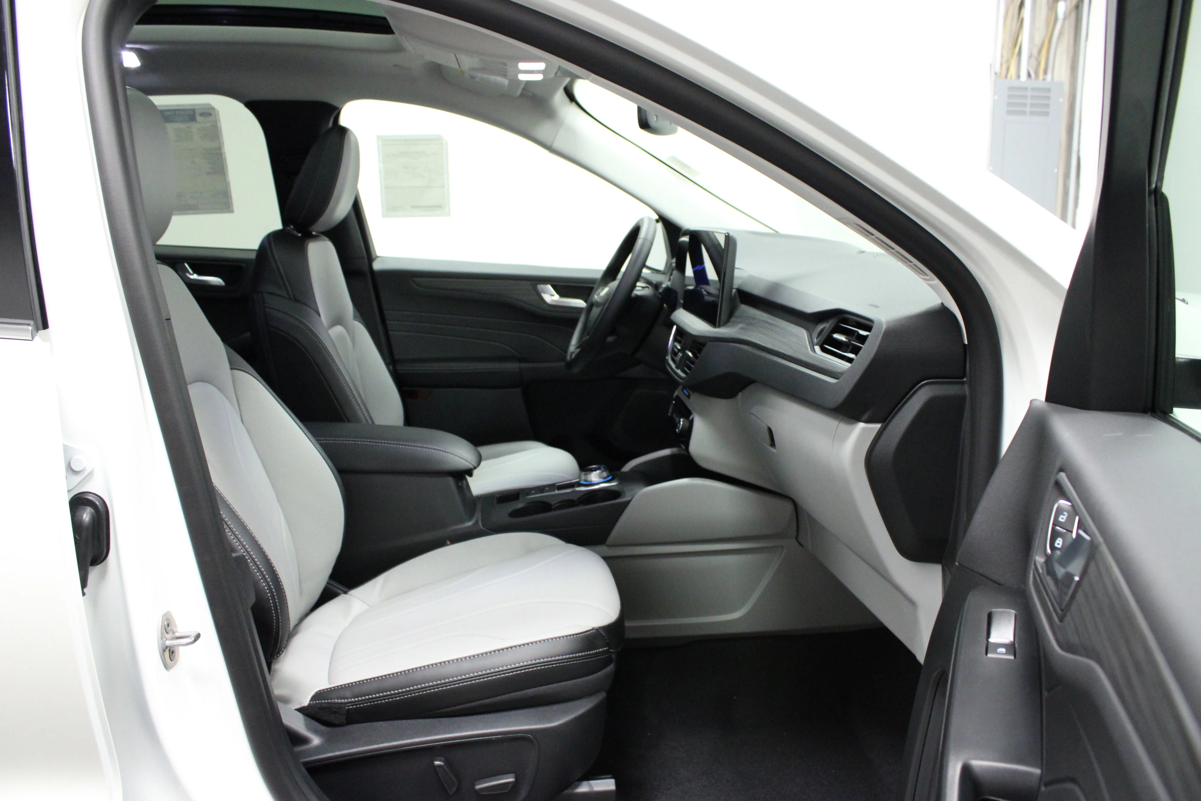 Used 2025 Star White Metallic Tri-Coat Ford PHEV image 16