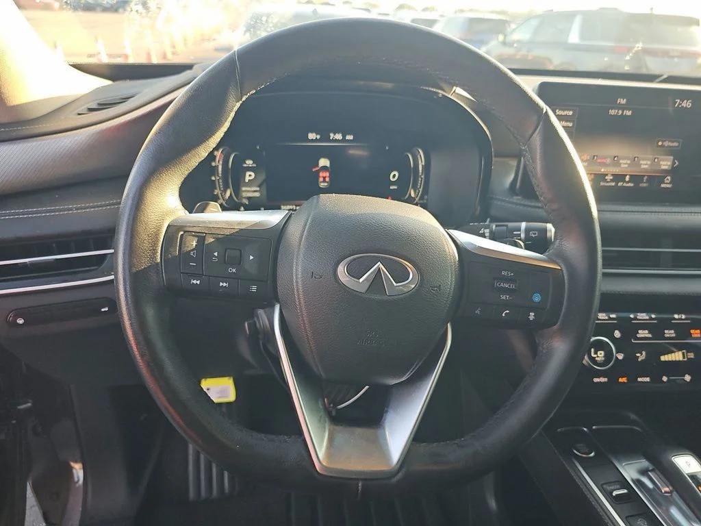 Used 2023 Gray INFINITI LUXE image 5