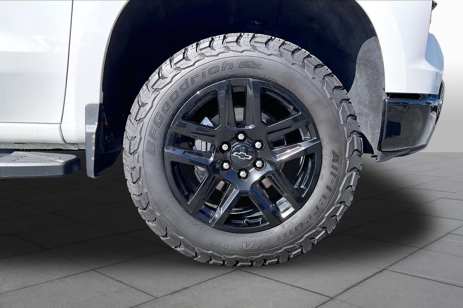 Used 2024 Summit White Chevrolet LT Trail Boss image 10