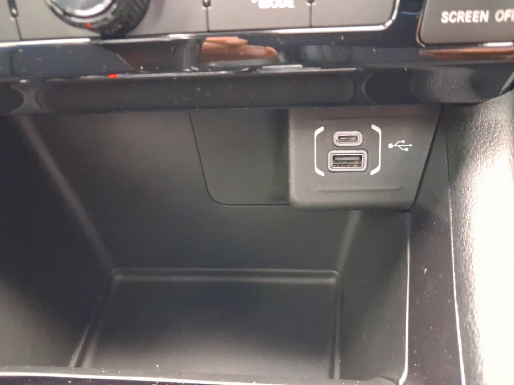 New 2026 Black Jeep Latitude image 20