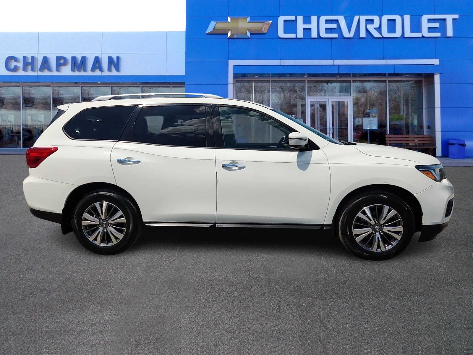 Used 2019 White Nissan S image 7