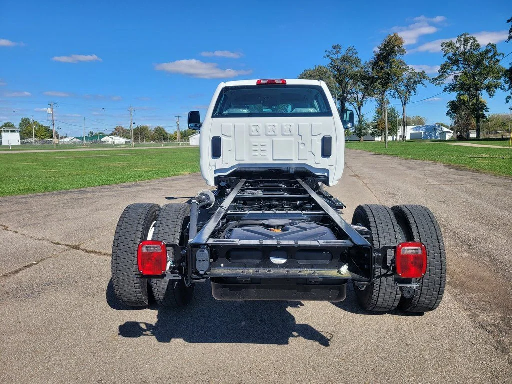 Used 2023  Chevrolet  image 5