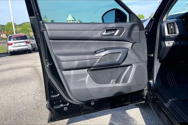 New 2026 Nissan Pathfinder SL 4D Sport Utility