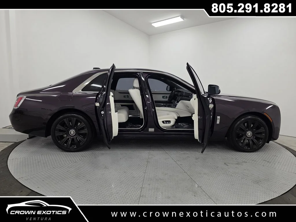 Used 2023 Purple Rolls-Royce Base image 21