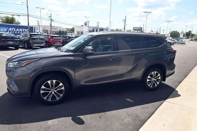 Used 2022 Gray Toyota XLE image 16