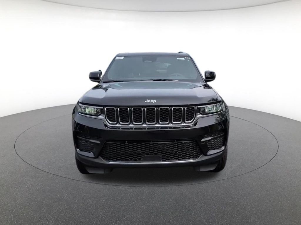 New 2026 Diamond Black Crystal Pearlcoat Jeep Laredo X image 2