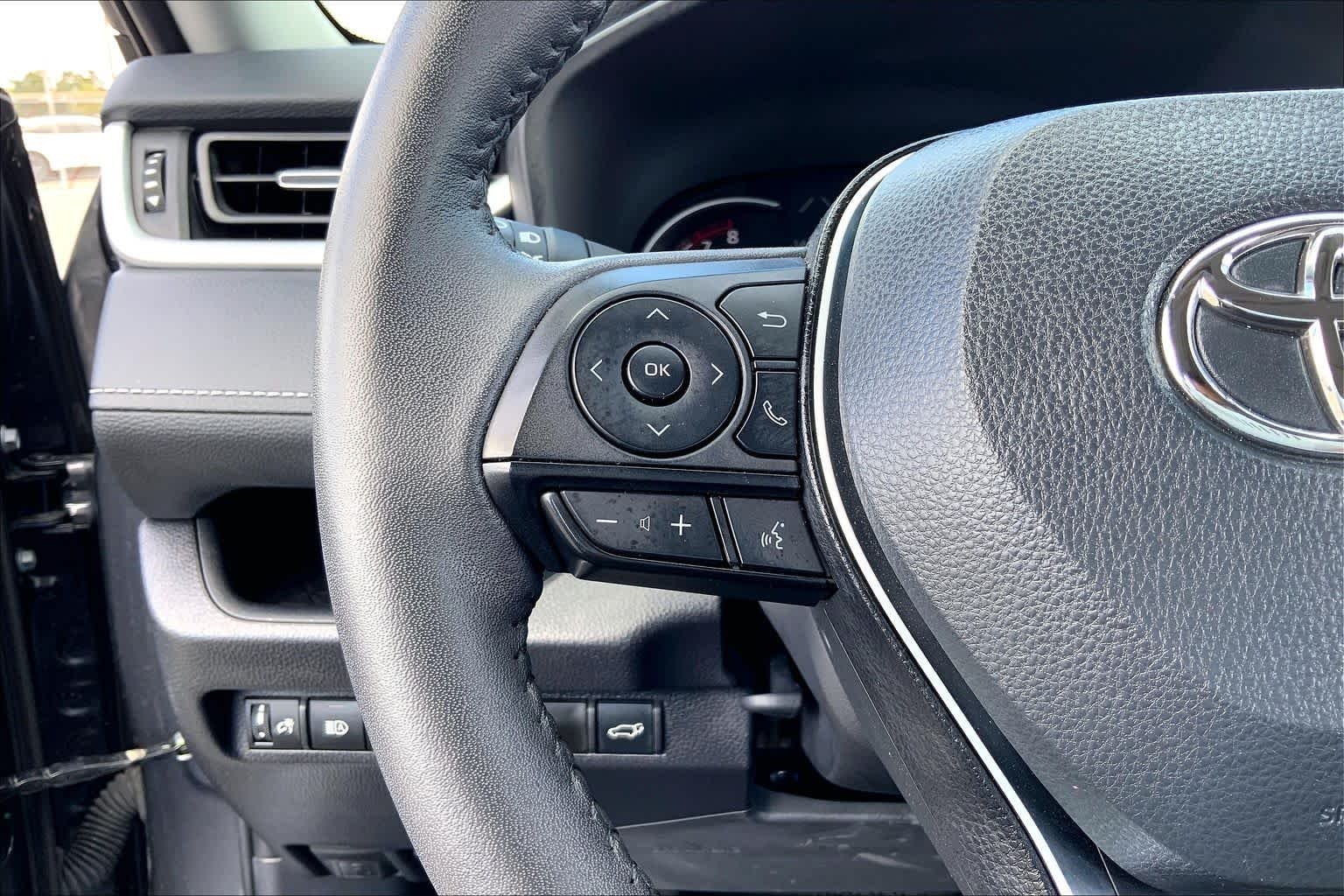 Used 2025 Magnetic Gray Metallic Toyota XLE Premium image 23