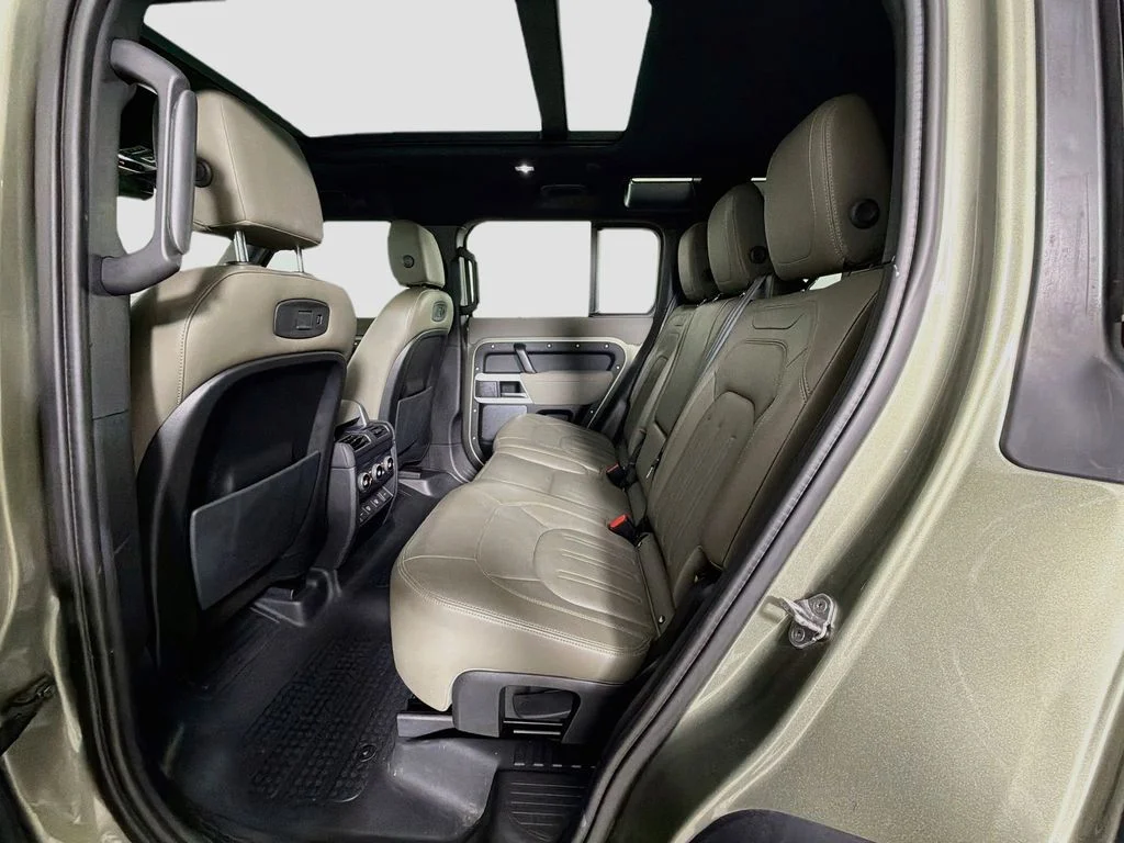 Used 2022 Green Land Rover S image 26