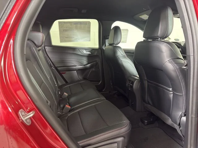 New 2026 Rapid Red Metallic Tinted Clearcoat Ford ST-Line Select image 5