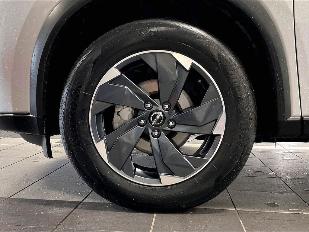 Used 2025 Silver Nissan SV image 7