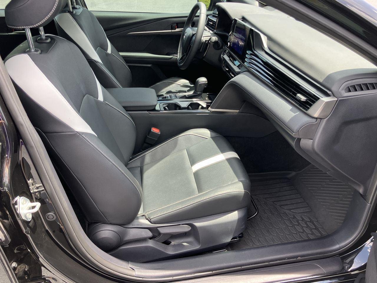 Used 2025 Black (Midnight Black Metallic) Toyota SE image 30