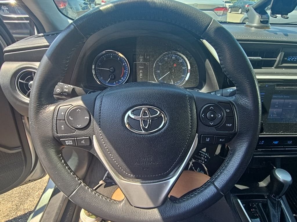 Used 2018 Silver Toyota SE image 13