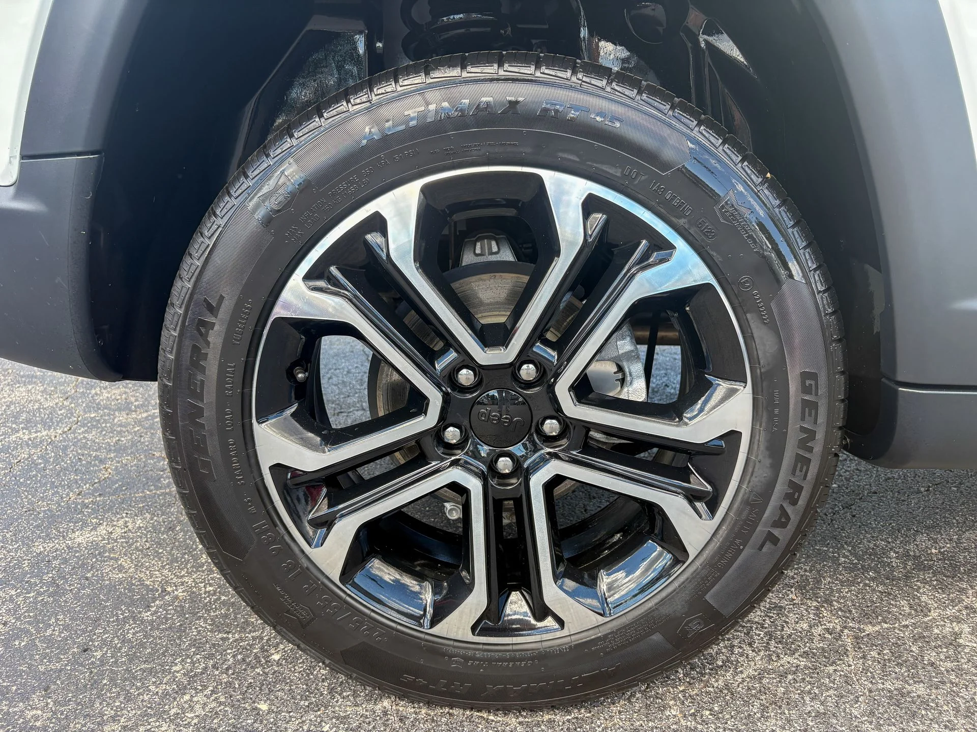 Used 2023 White Jeep Limited image 35