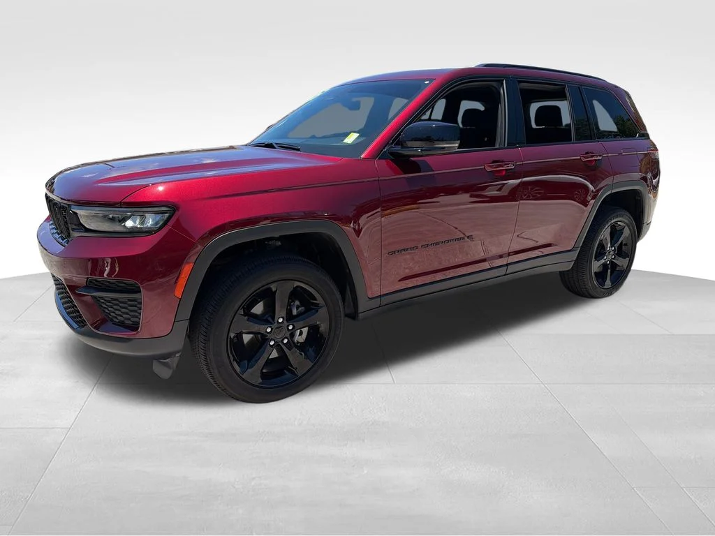 Used 2025 Red Jeep Altitude X image 3