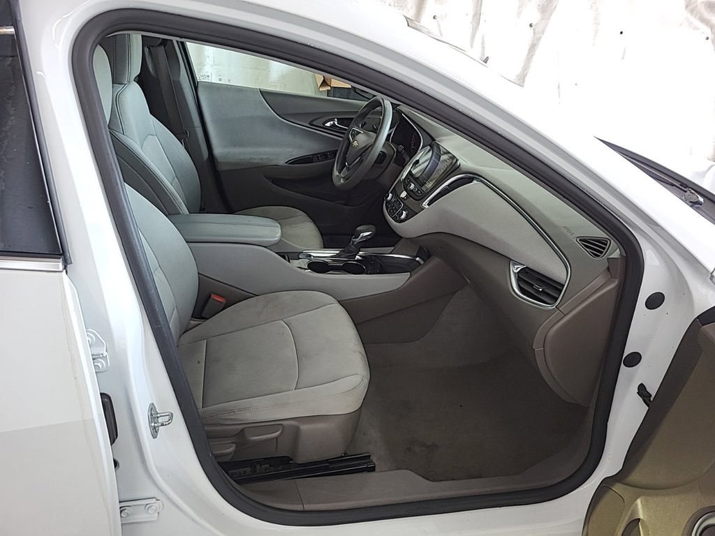 Used 2021 White Chevrolet LT image 3