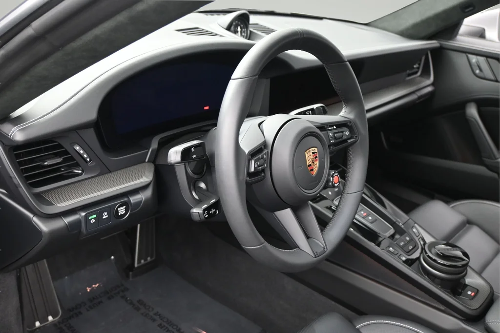 2025 Porsche 911 GTS - Photo 4