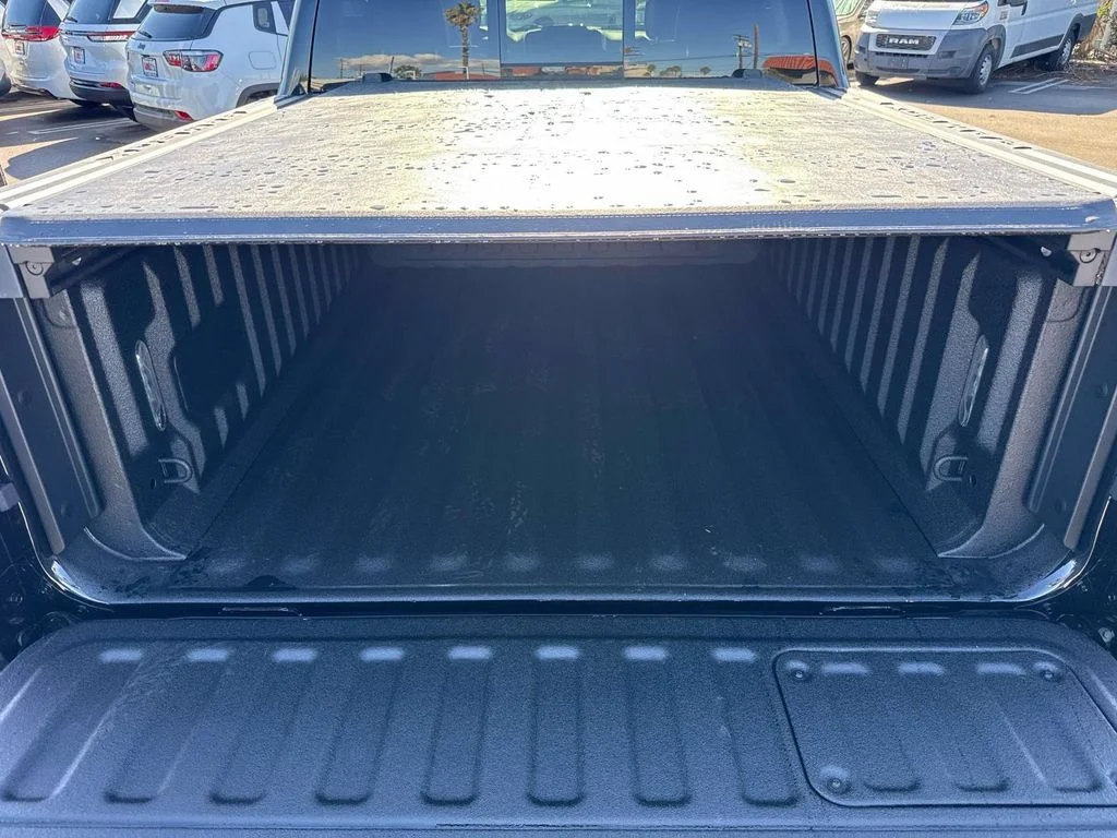New 2026 Diamond Black Crystal Pearl-Coat Exterior Paint RAM Tungsten image 8