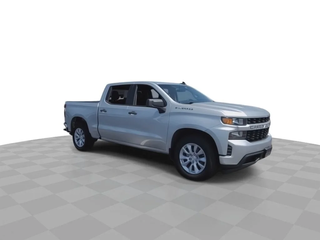 Used 2022 SILVER ICE METALLIC Chevrolet Custom image 2