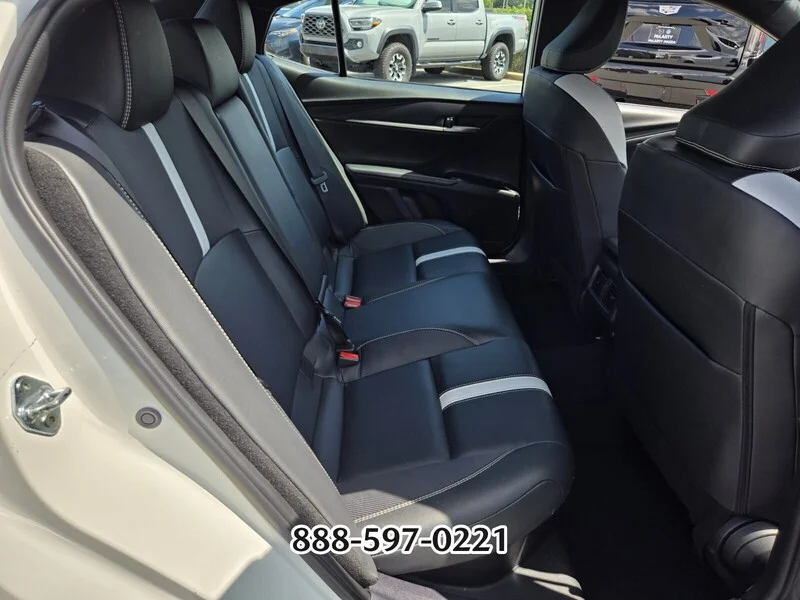Used 2025 Ice TOYOTA SE image 17