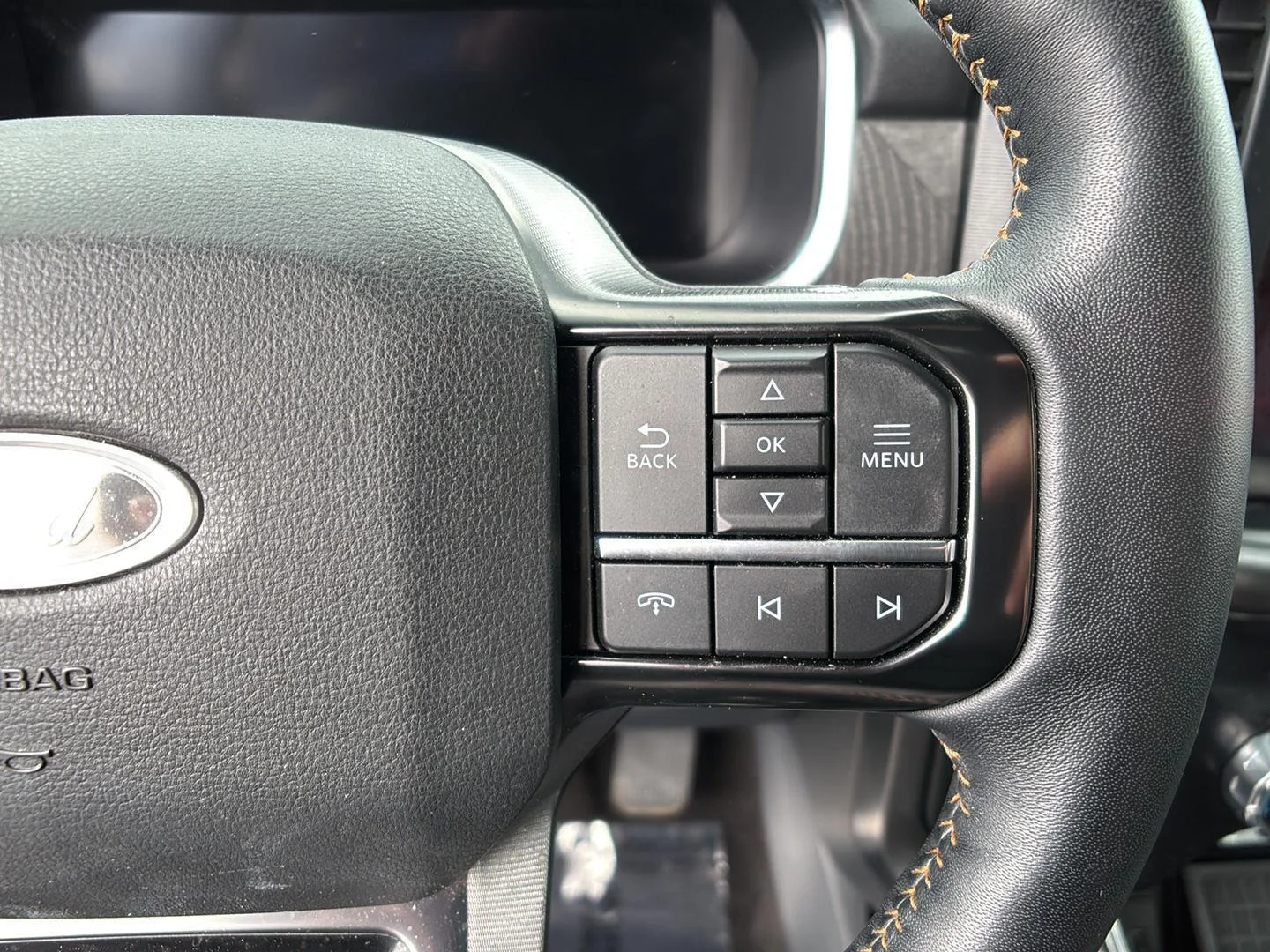 Used 2022 Smoked Quartz Metallic Tinted Clearcoat Ford Platinum image 28