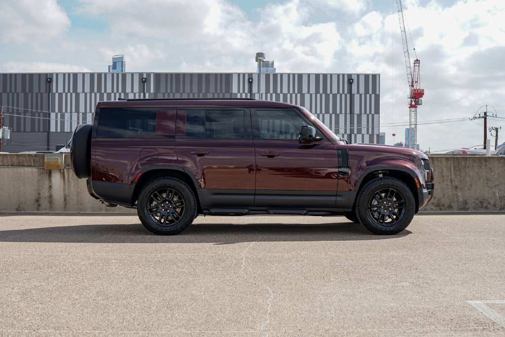 Used 2026 Sedona Red Metallic Land Rover S image 11