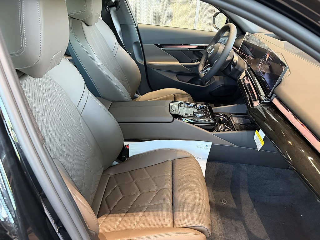 New 2027 Black Sapphire Metallic BMW xDrive40 image 14
